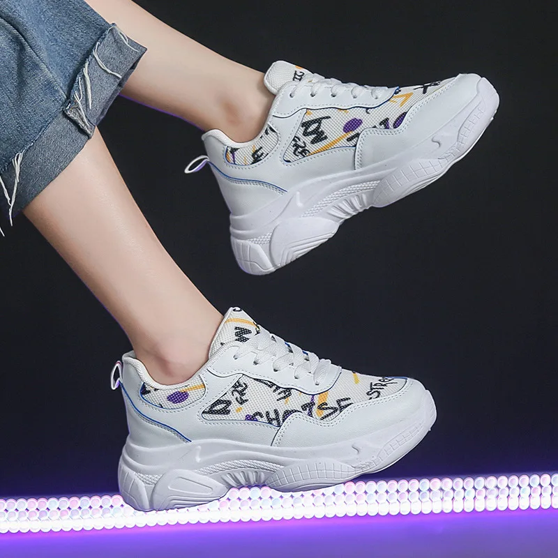 Женские спортивные кроссовки новинка на толстой подошве удобные белые для бега |