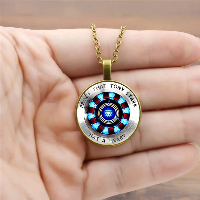 

Iron and Steel Man Heart Necklace Personality Alloy Vibranium Ark Reactor Diamond Necklace Poly Energy Wholesale Pendant Jewelry