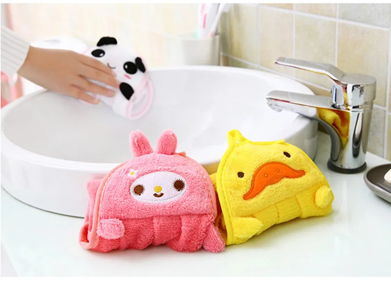 Смайлик полотенце детское из микрофибры для ванной комнаты висит полотенца