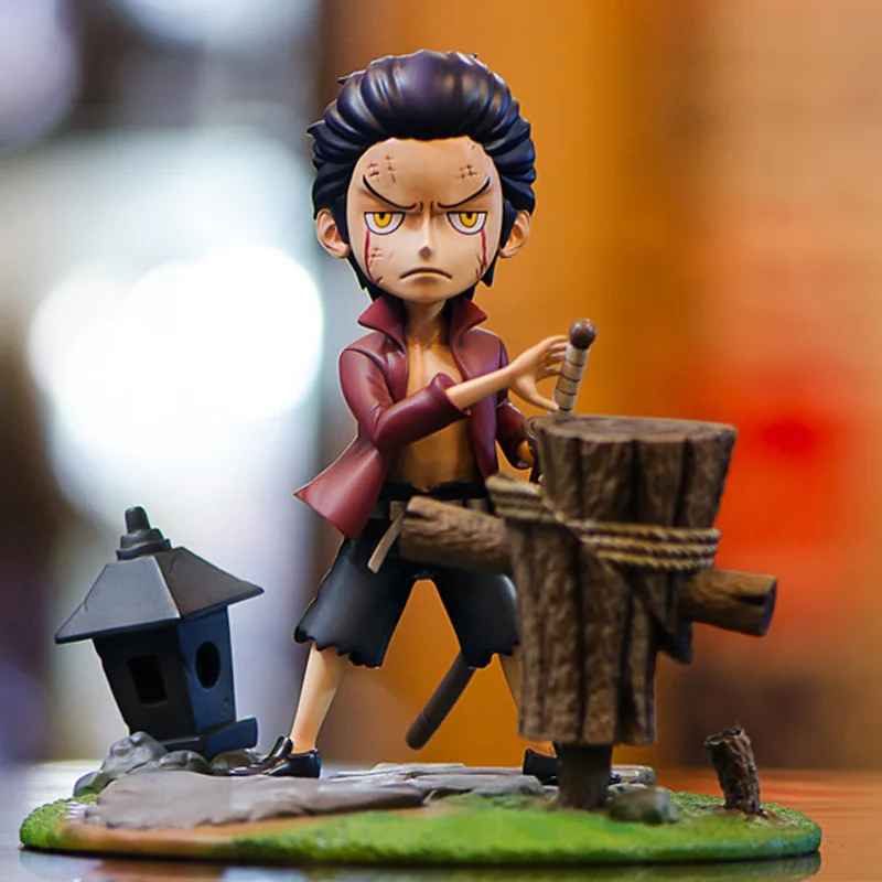 

One Piece Anime Character GK Dracule Mihawk Figure Model Childhood Dracule Mihawk Boxed Model Figure Figure Toy Child Boy Gift