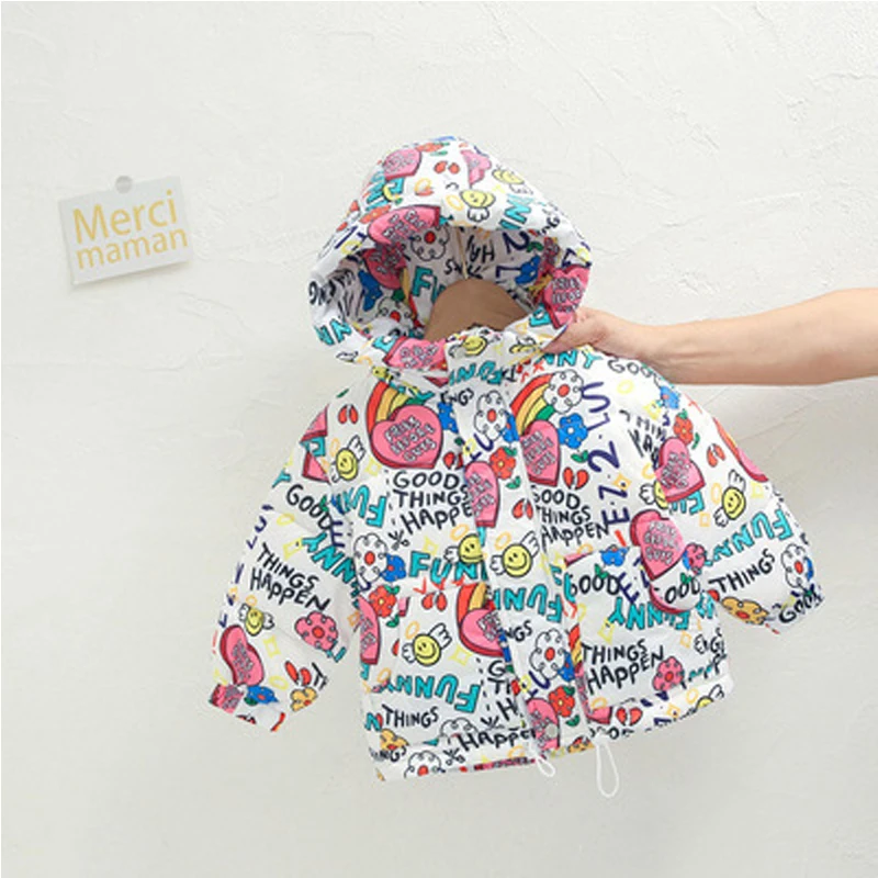 Детский пуховик с капюшоном и надписью на молнии | Детская одежда обувь