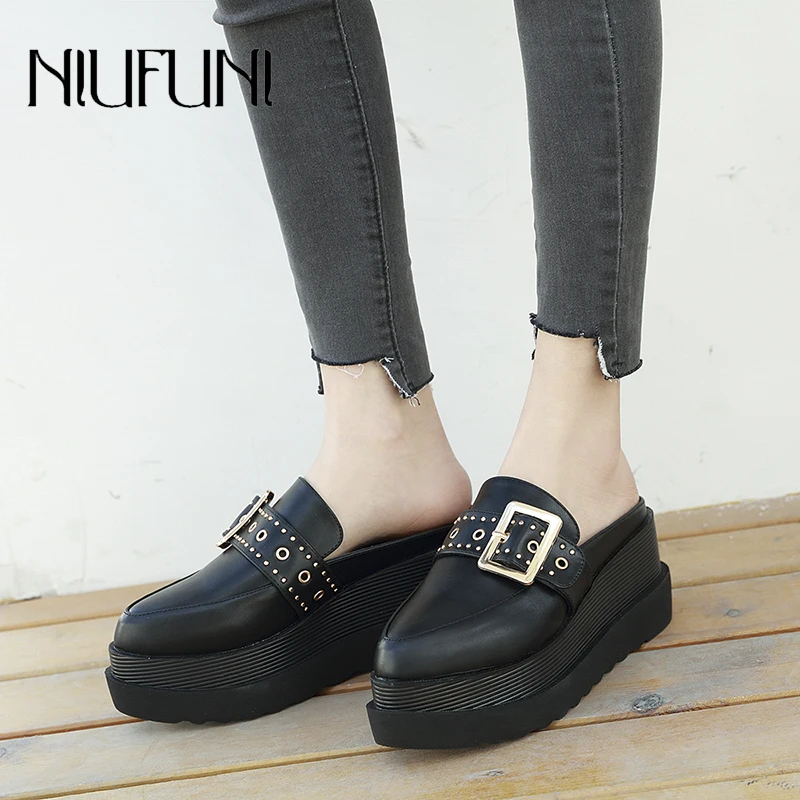 

NIUFUNI Rivet Buckle Women Slippers Sandals Pointed Toe Mules Platform Slides Wedge High Heels Casual Wedding Shoes For Women