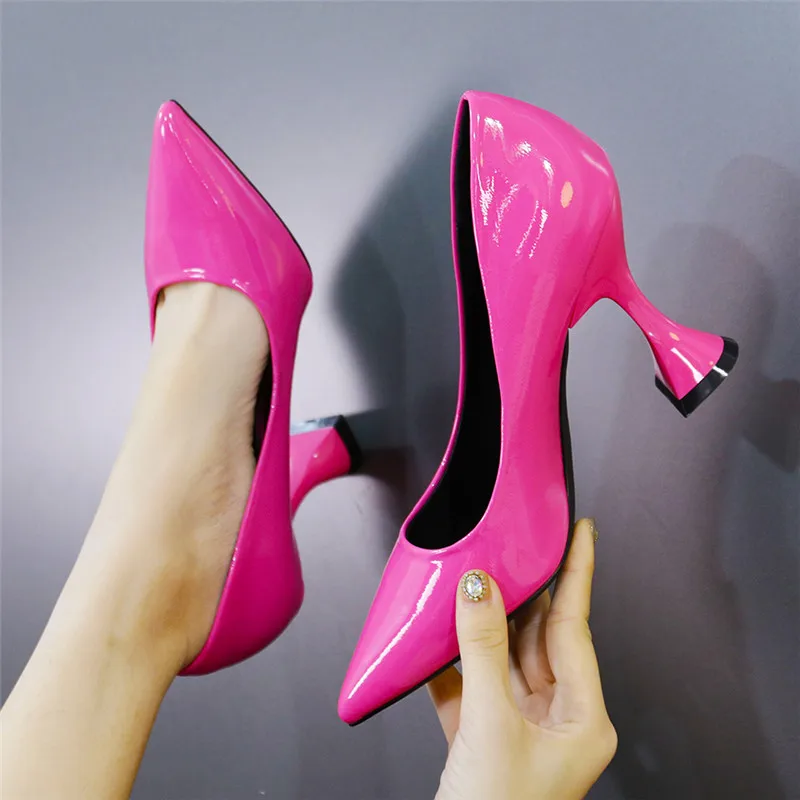 Женские туфли на шпильке розово красные с острым носком из лакированной кожи