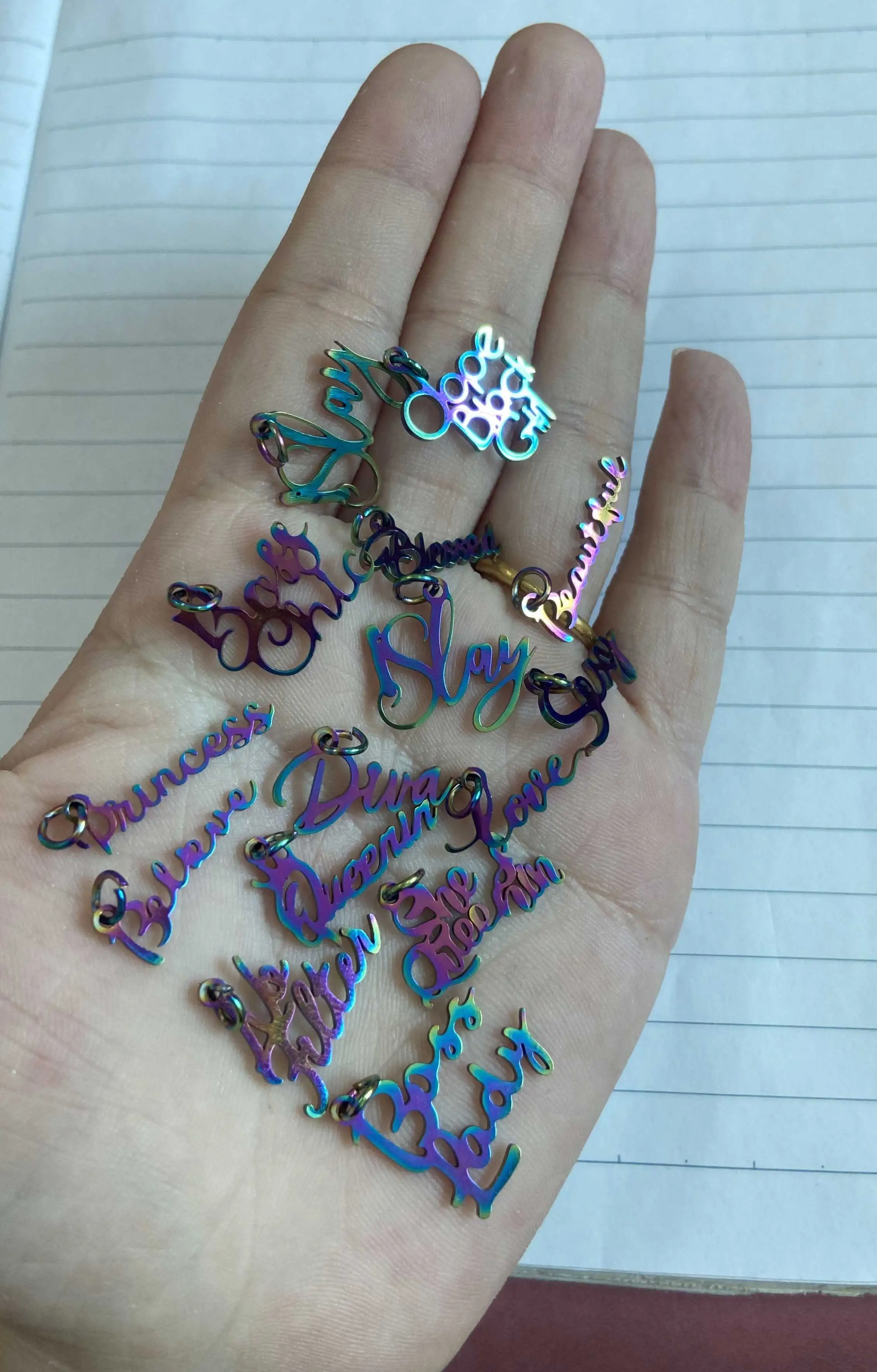 5pcs/lot Rainbow Word Script Charm Wholesale 100% Stainless Steel Slay Diva Black Girl Charms Blessed Queen Jewelry Pendant | Украшения и
