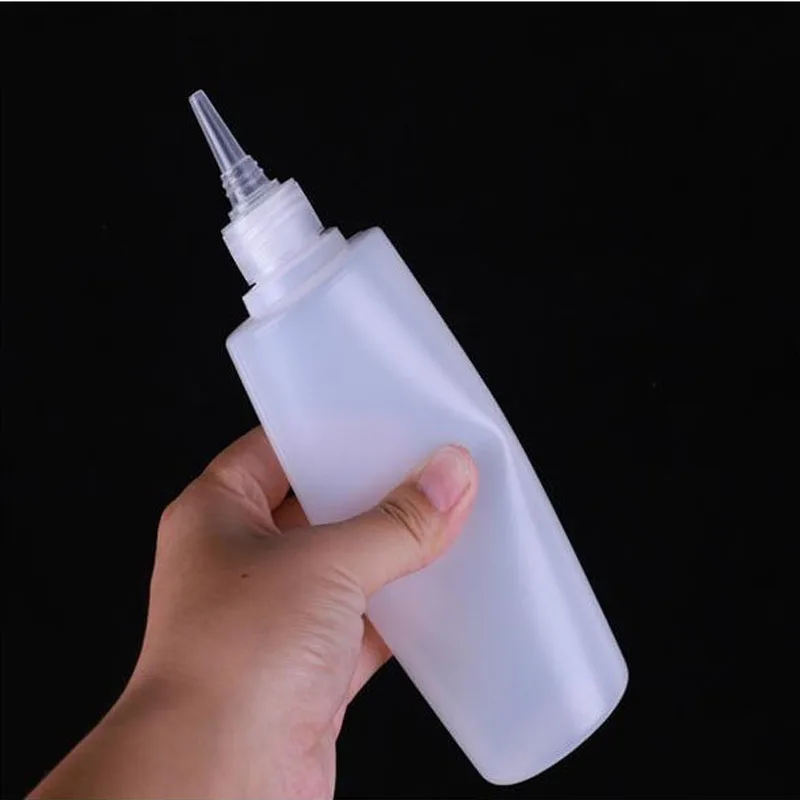 

Прозрачная пластиковая бутылка с заостренным горлышком, 1 шт.