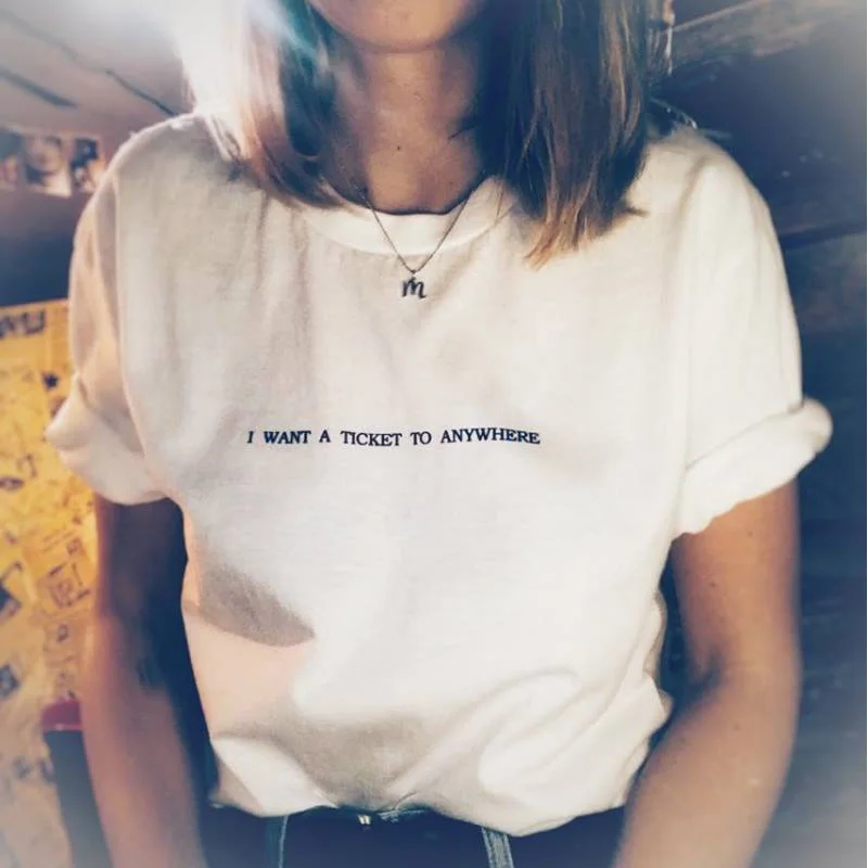 Я хочу купить билеты в любом месте женская футболка с принтом для путешествий