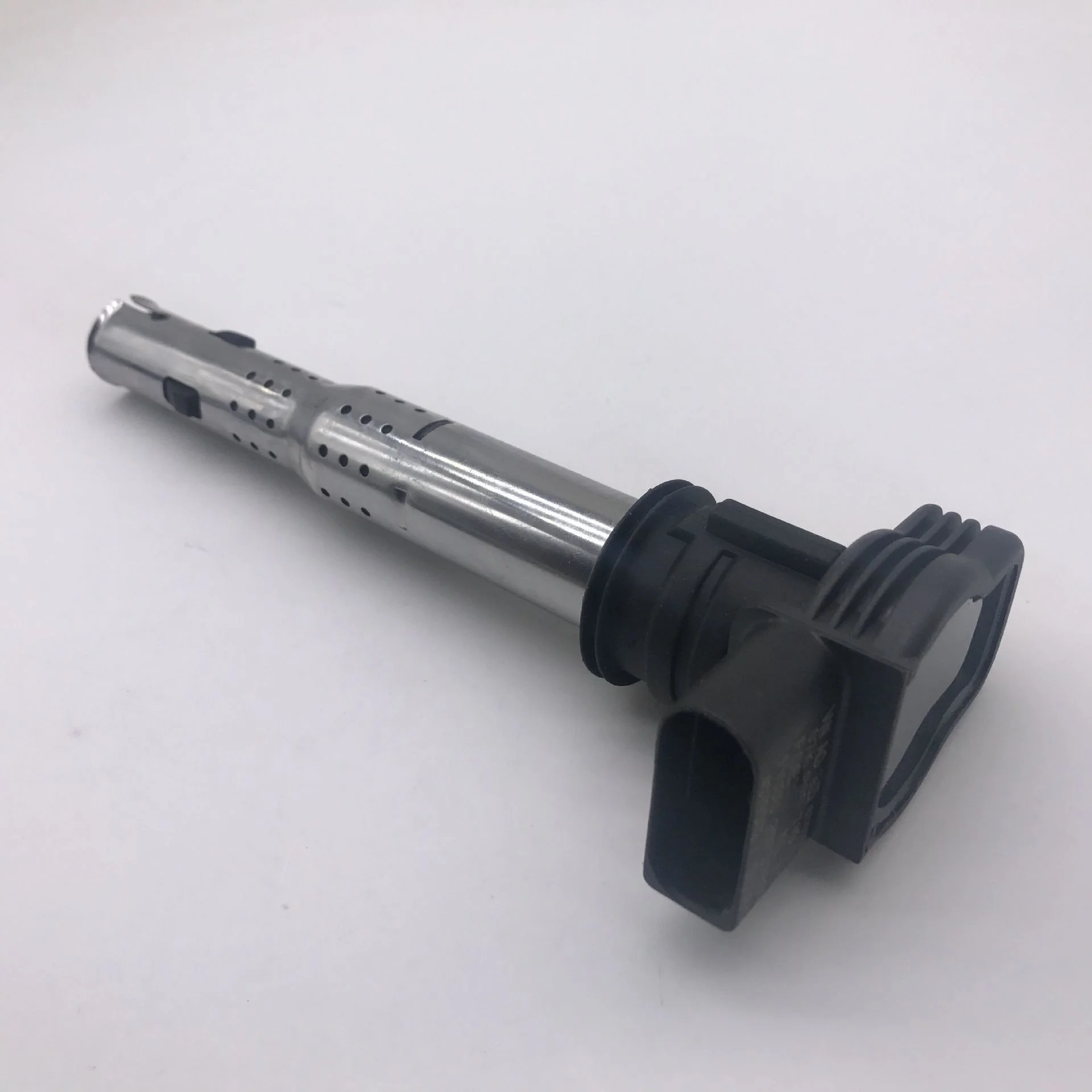 

Подходит для Audi A6l C6 Maitengtiguan 2,0 t катушка зажигания высокого напряжения посылка k 905 715 d