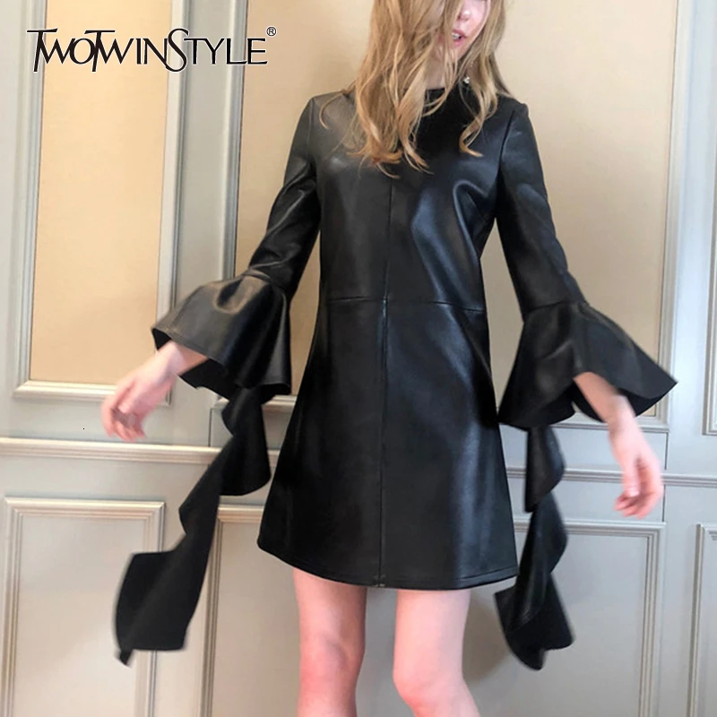TWOTWINSTYLE из искусственной кожи нестандартные платья для женщин с круглым вырезом