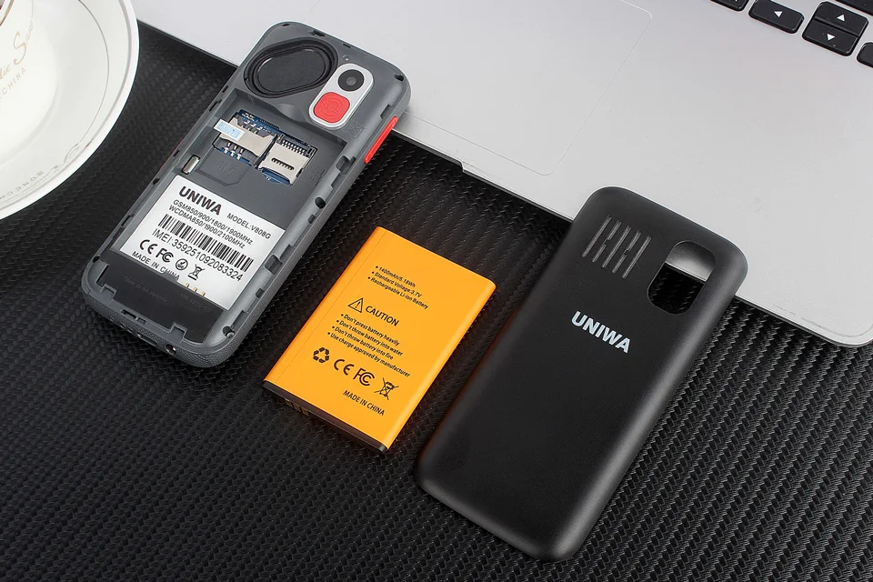 UNIWA V808G английская русская клавиатура 10 дней в режиме ожидания 3g WCDMA сильный фонарь Мобильный телефон большой SOS 3g мобильный телефон