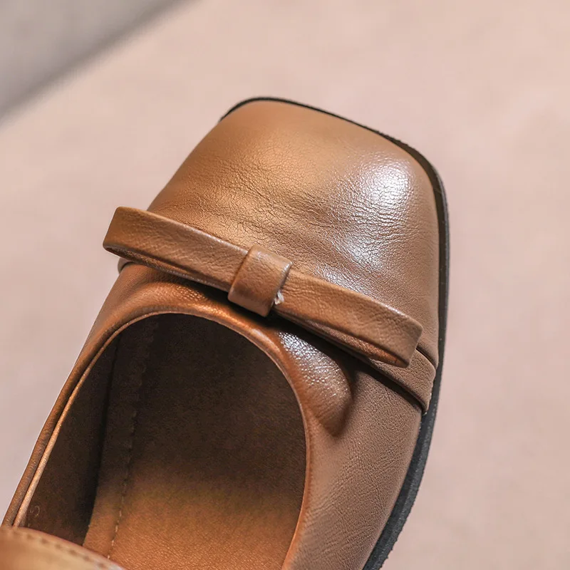 Рисунок 3 - Туфли с квадратным носком для девочек