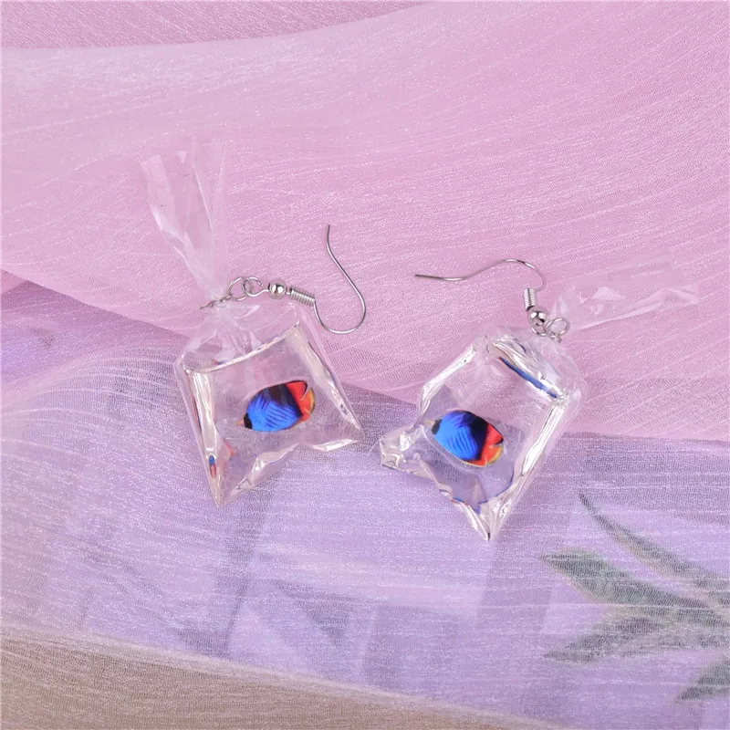 Подвеска из эпоксидной смолы в виде рыбки