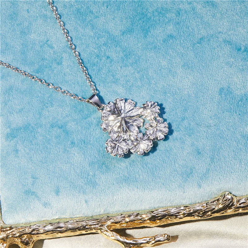 

New Fashion Luxury Yellow Flower Necklace Female Charm Romantic Wedding Accessories Pendant Valentine's Day Gift Wholesale