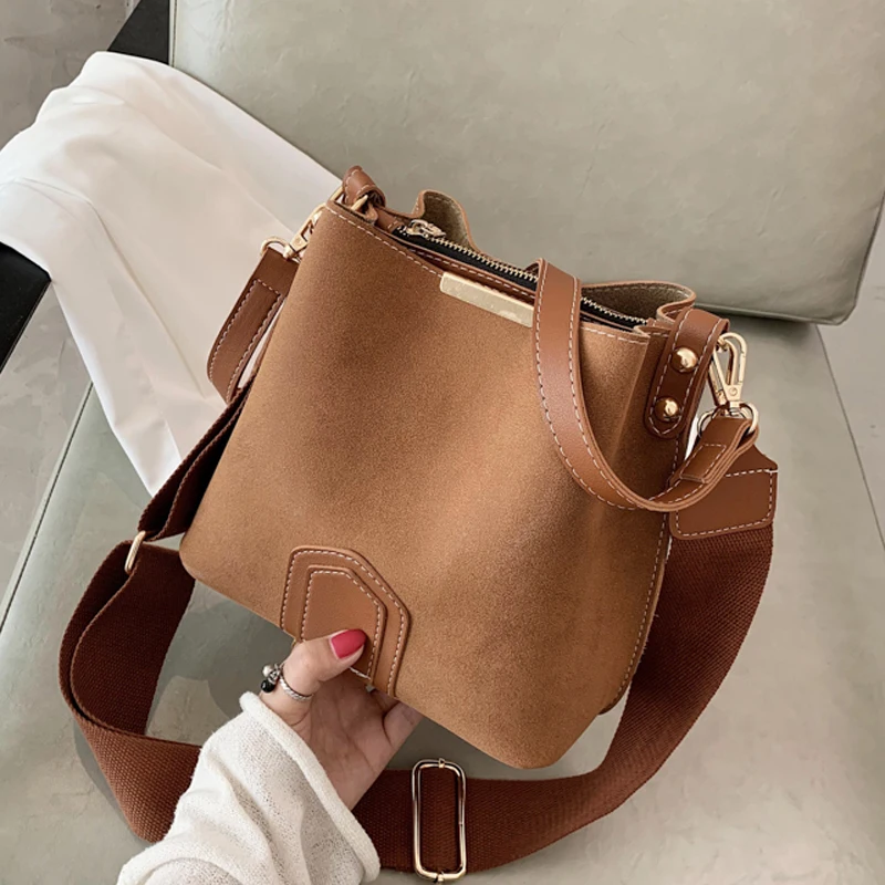 

Женская сумка через плечо, из искусственной кожи, однотонная, маленькая, трендовая, 2021