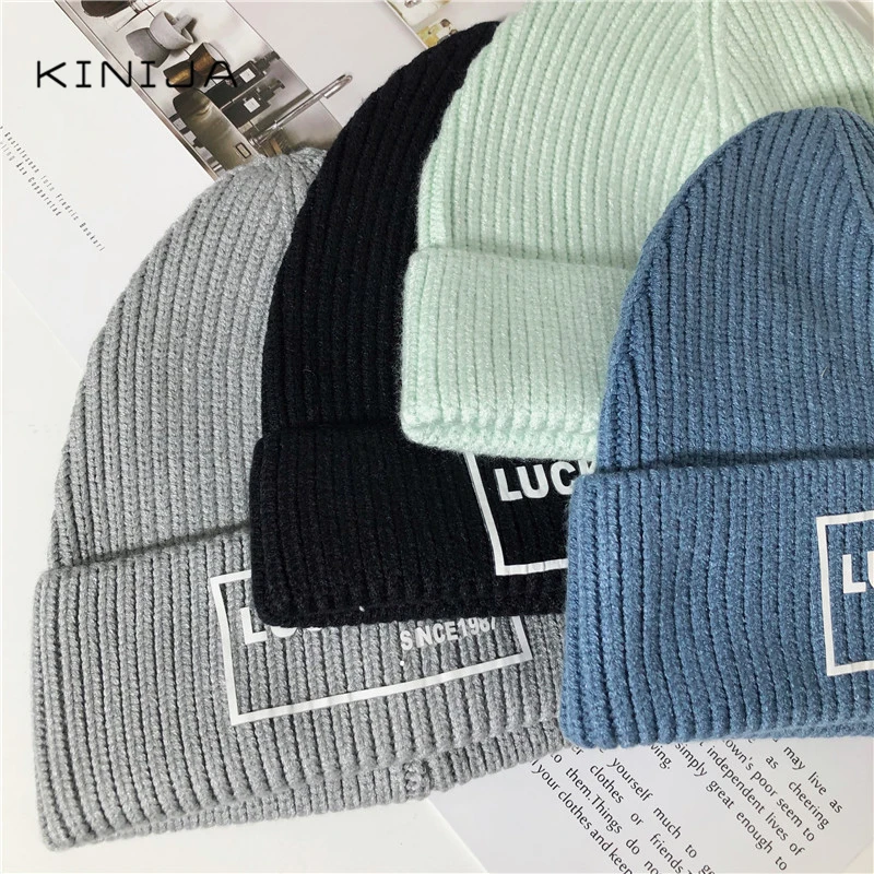 Женская шапка с буквенным принтом черепом осенняя теплая вязаная однотонная