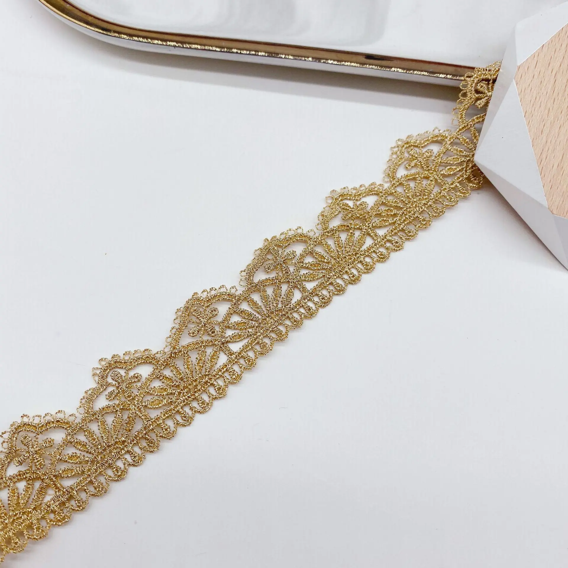 

19Yds/Lot 2.6cm High quality pretty gold silver lace trim braid lace ribbon DIY garment accessories skirt embroidery lace trim