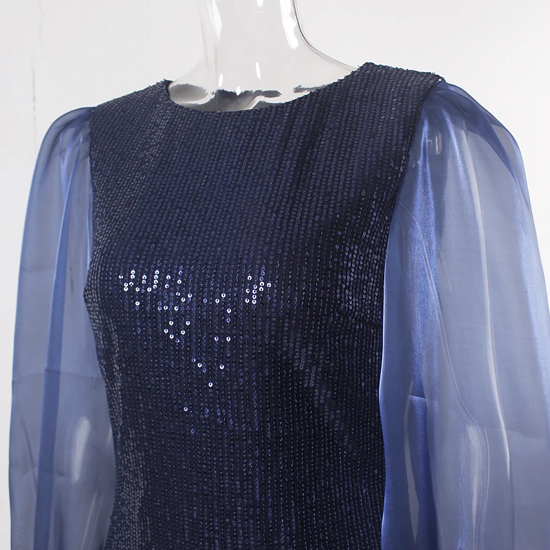 Темно-синее платье миди с блестками и длинными рукавами-шариками круглым вырезом