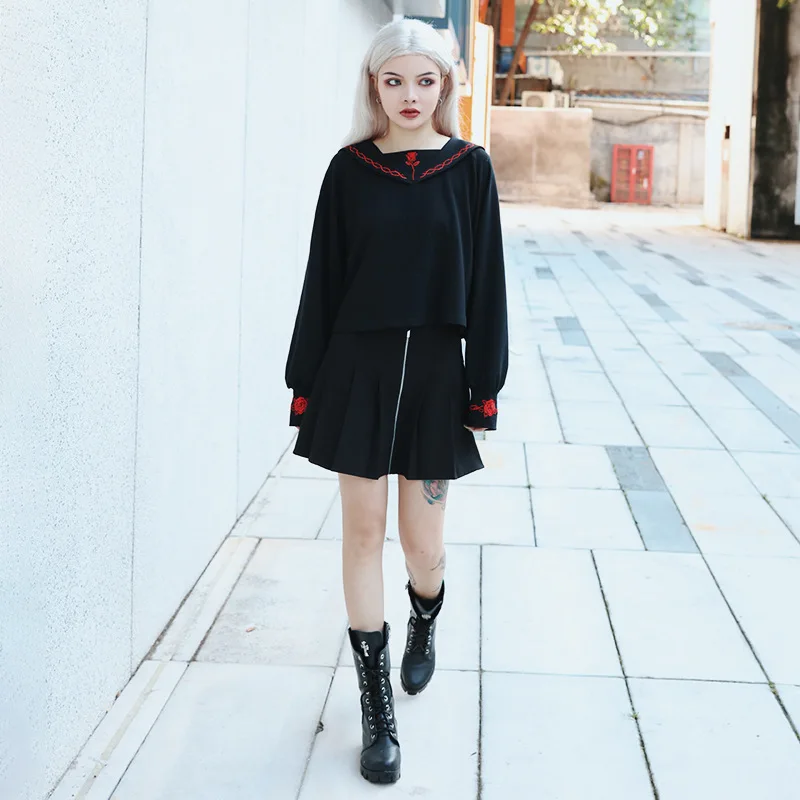 Футболка женская темная школьный стиль хлопок с длинным рукавом вышитый