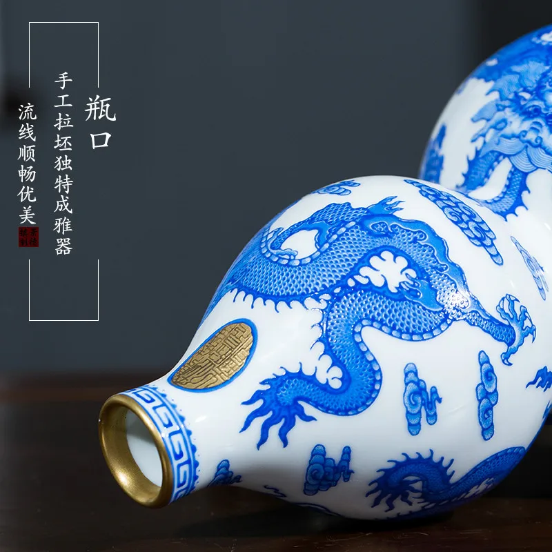Антикварная дзиндечженьская голубая и белая керамическая ваза с изображением