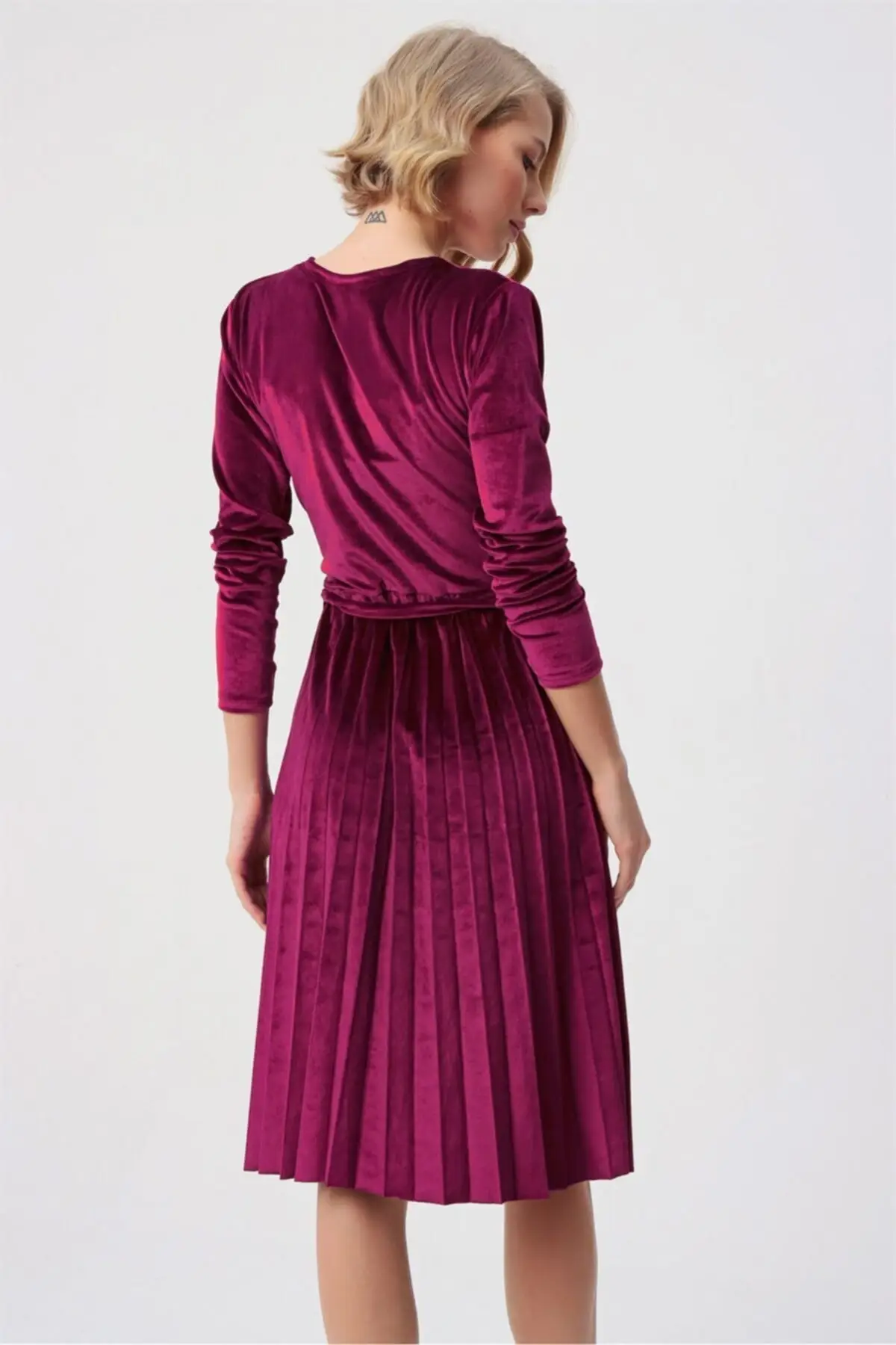 

Women Burgundy Double Breasted Collar; Pleats Short Velvet Dress