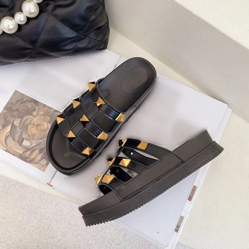 

Women's Beach Slippers Rivet Thick Bottom Platform Outdoor Female Shoes Comfortable Leisure 2021 Summer Ladies New Slippers