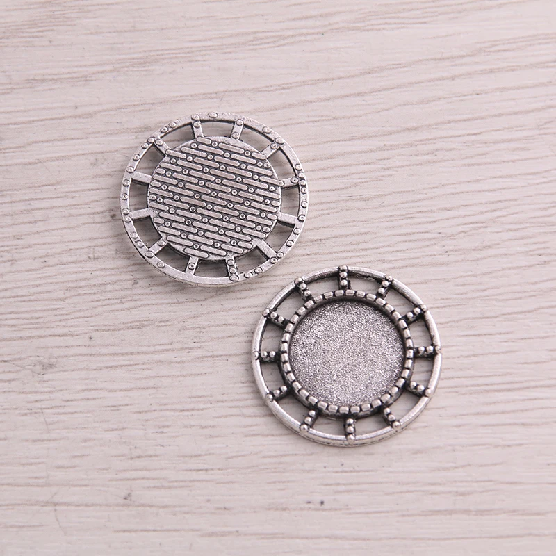 

Sweet Bell 20pcs 14mm Inner Size Two Color Metal Alloy Simple Round Hollow Cabochon Pendant Setting Jewelry Findings