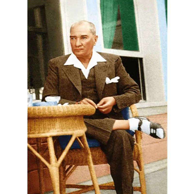 

Ataturk Chair Otururken Canvas Table 35x50 cm