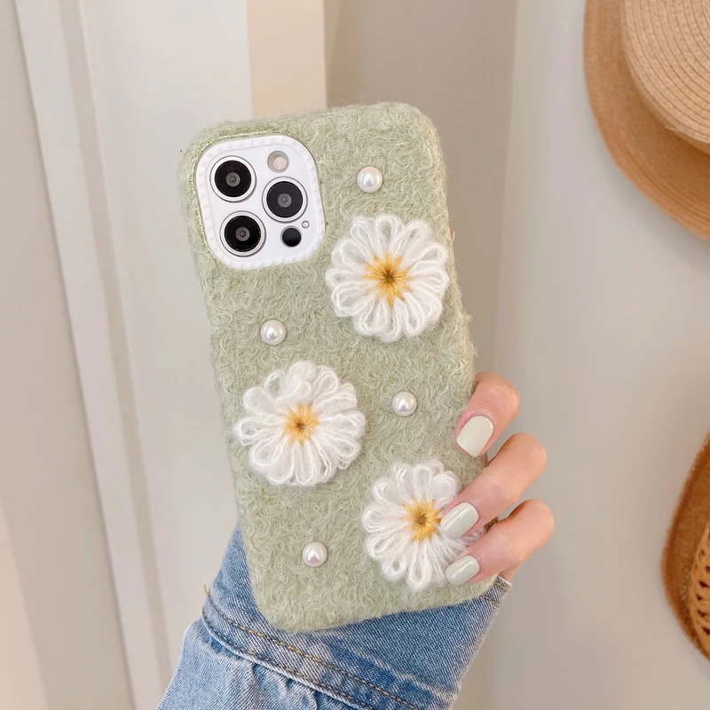 

Japanese Cute Pearl Daisy Flowers Phone Case For iPhone 13 12 11 Pro Max X Xr Xs Max 7 8 Puls Furry Fabric Warm Plush Soft Cover