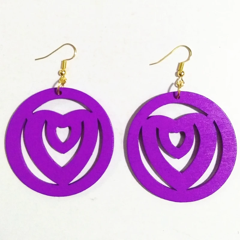 

Новинка, фиолетовые деревянные серьги в форме сердца, женские серьги-капли, круглые ажурные модные ювелирные изделия, Висячие индивидуальные полые серьги-кольца