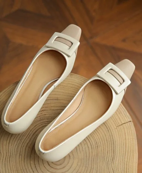 

Women's shoes with thick heel and square head