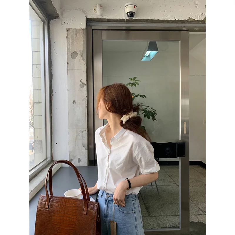 

2021 summer new Korean version of the milky white three-quarter sleeve shirt simple fashion atmospheric top women