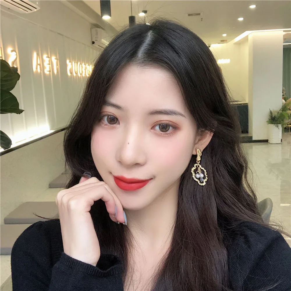 

Hip Hop Rock Senior Feeling Small Asymmetrical Design Metal Temperament Pearl Earrings Earrings Women Jewelry Gifts