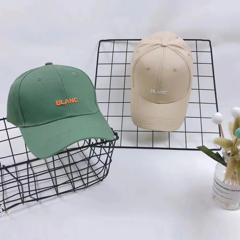 Кепка Женская бейсбольная яркой расцветки дизайнерская шапка с вышивкой в стиле