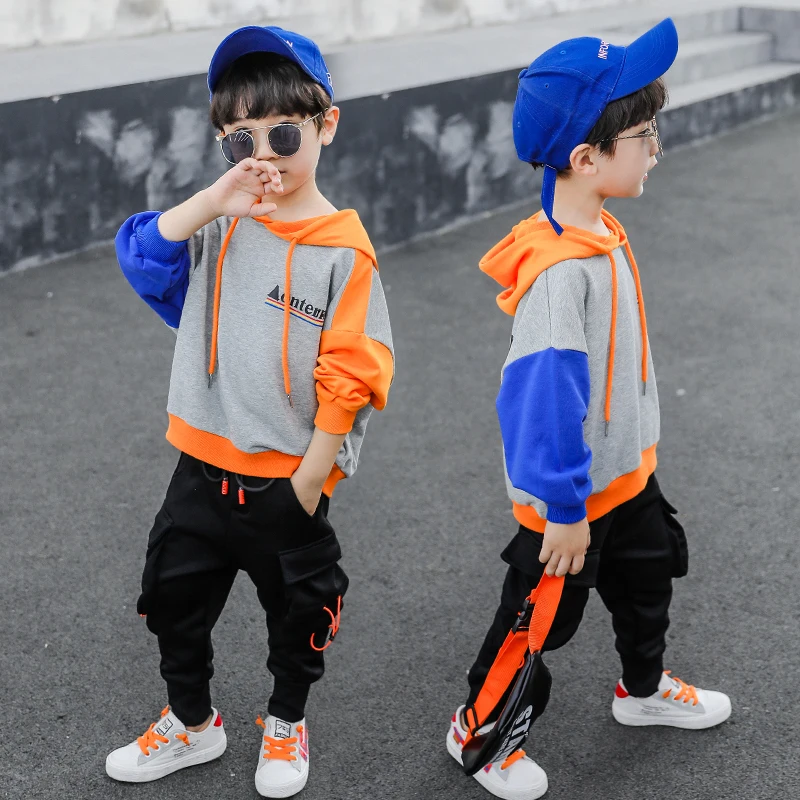 

Демисезонные Лоскутные толстовки с буквенным принтом + брюки-карго, Детские комплекты из двух предметов для мальчиков, повседневные спорти...