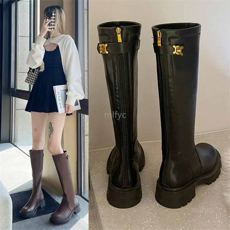 

Женские сапоги на молнии сзади, на толстой тонкой подошве