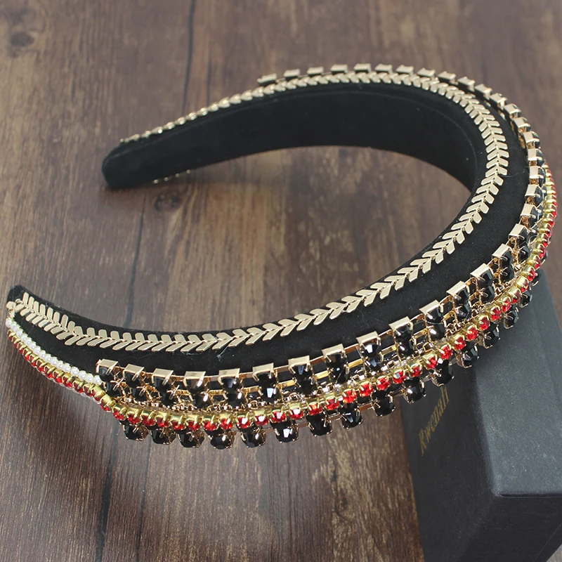 Повязка на голову женская черная красная белая со стразами в стиле барокко |