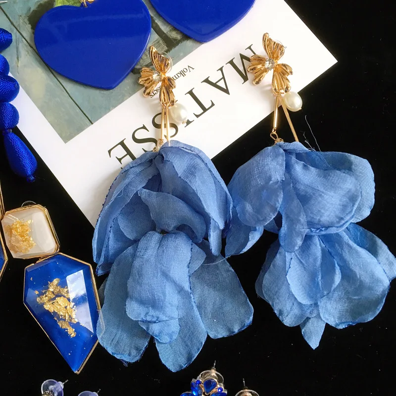 

Blue Flower-Shaped Dangle Long Lace Acrylic Earrings Wholesale Fashion Big Drop Earrings jewelry Accessories For Women