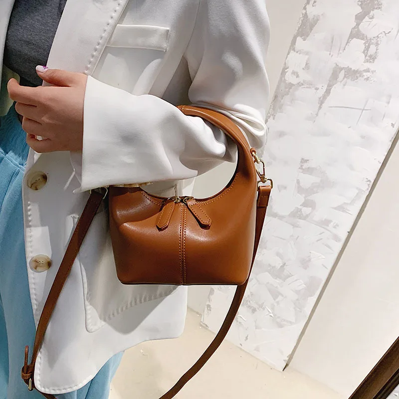 

2021 New Trendy Fashion Ladies Simple Handbag High-quality Net Red Hand-carrying One-shoulder Messenger Bag High-end Niche Bag