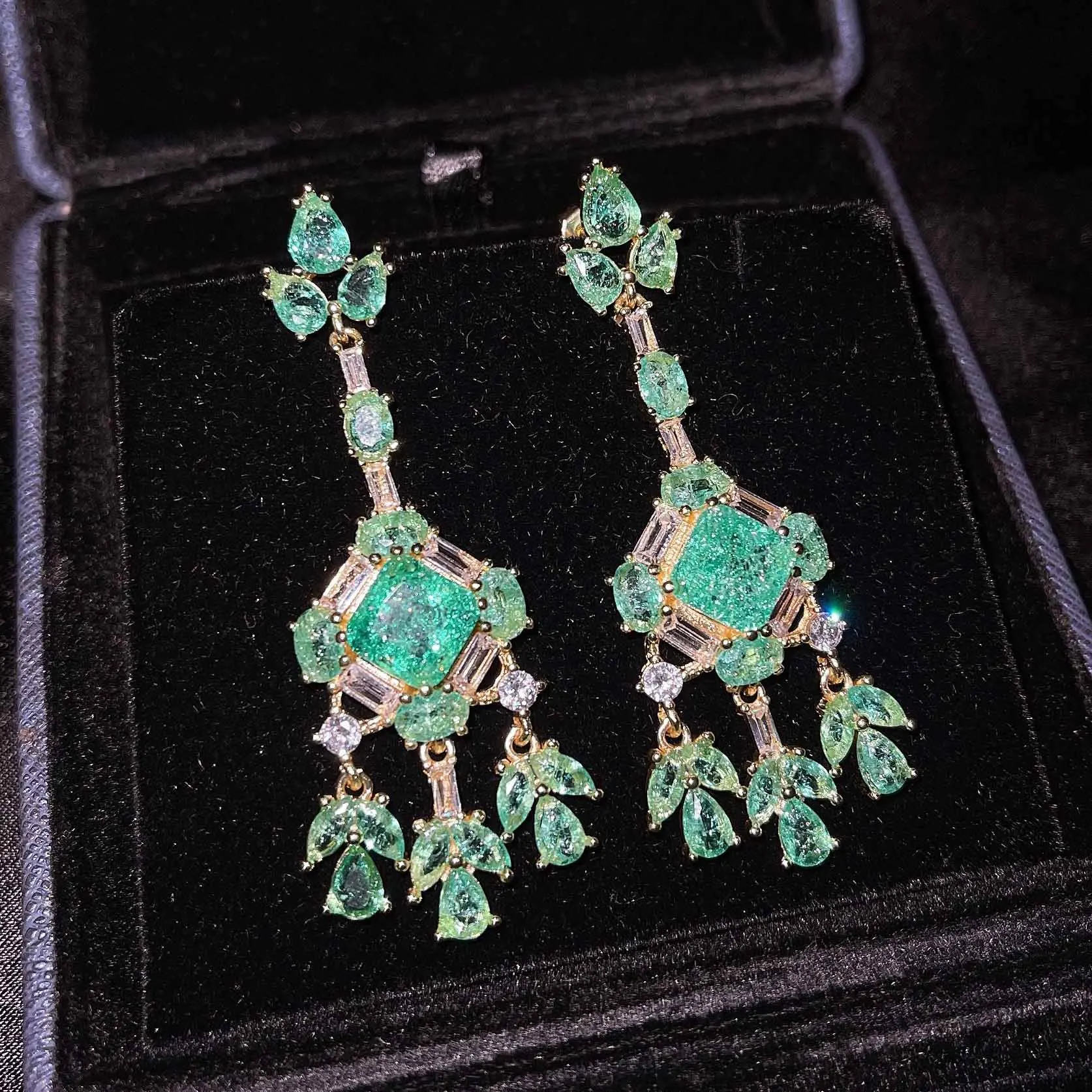 

Женские серьги-гвоздики в виде лепестков бабочки, из серебра 925 пробы