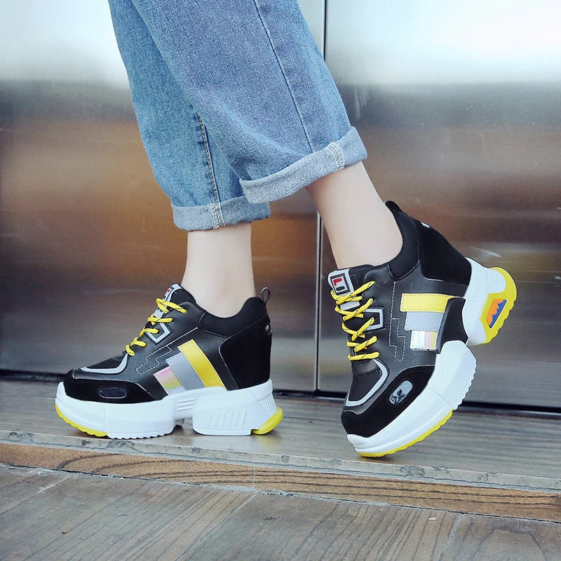 Женская повседневная обувь на шнуровке белые кроссовки каблуке 8 5 см танкетке