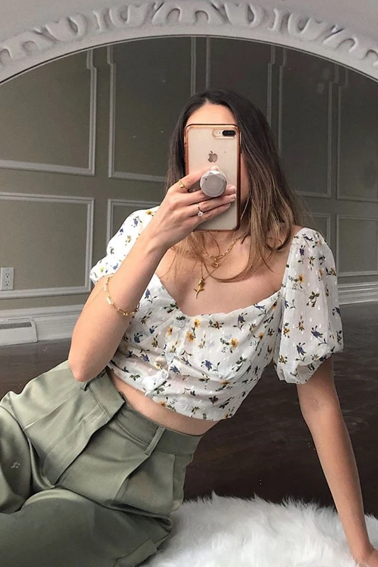 

2020 Sale Unicorn Kpop Korean Women's Summer T-shirt Square Collar Low-cut Sexy Single-breasted Cardigan Top Bubble Sleeve Slim