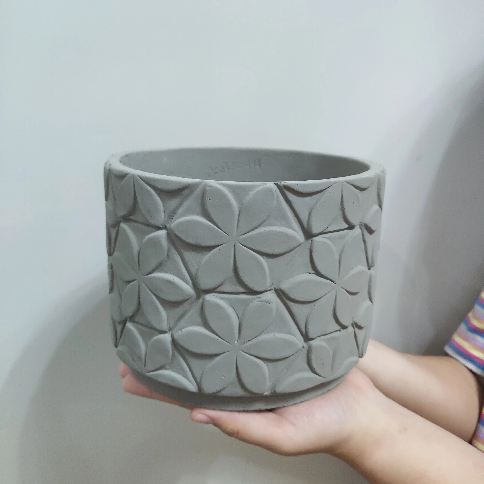 

Round Cement Flower Pot Modern Nordic Creative Retro Indoor Plants Flower Box Vintage Doniczka Ozdobna Home Decoration ED50PP