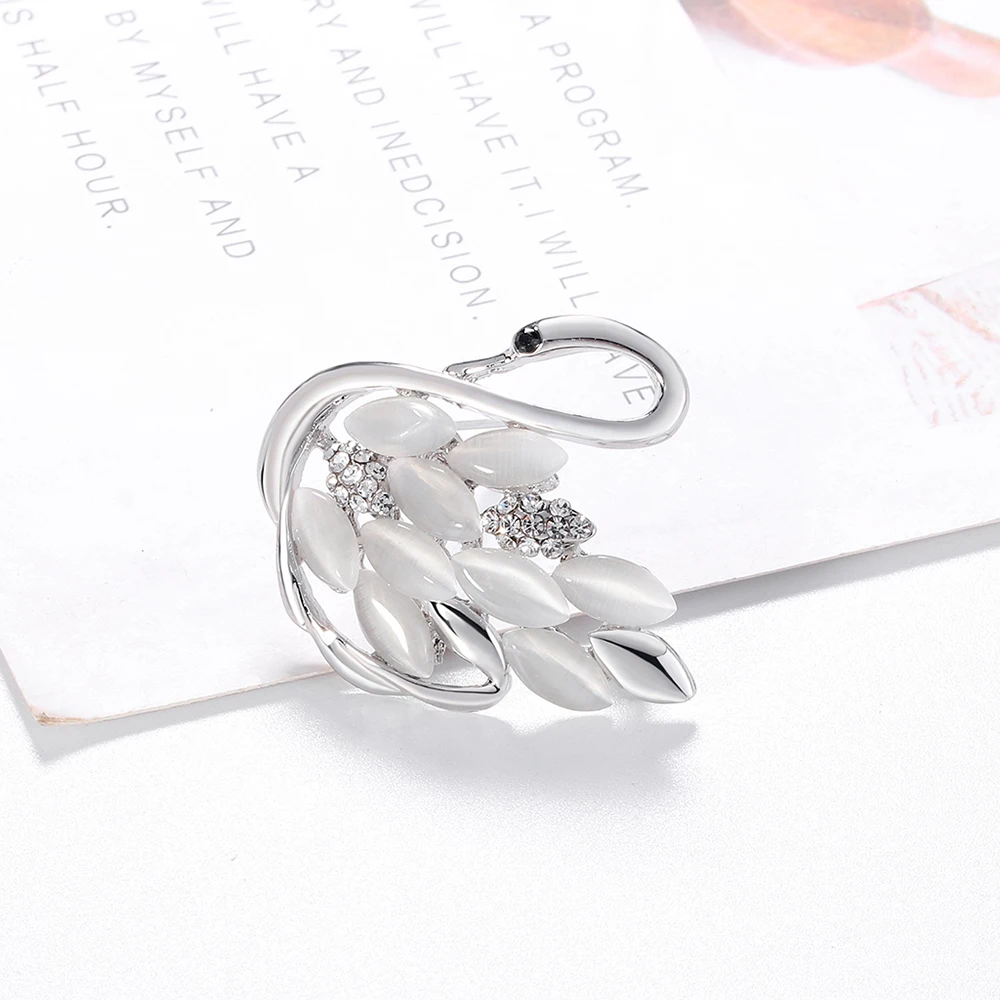 

Hanreshe Zircon Crystal Swan Metal Lapel Brooch Pin Exquisite Animal Bird Dress Hat Backpack Badge Jewelry Gift for Woman Girl