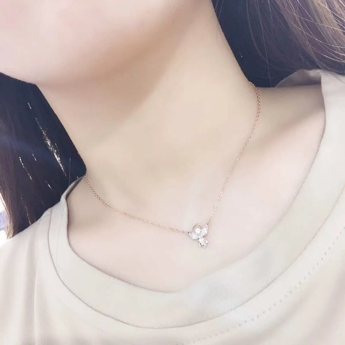 

Fashion Jewelry High Quality SWA 1:1 New Angel Wing Exquisite Crystal Female Pendant Necklace Wholesale Gothic