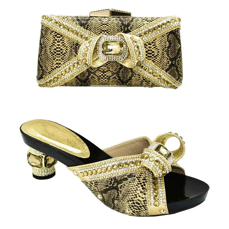 Новейший комплект Итальянский из туфель и сумочки в африканском стиле женских на