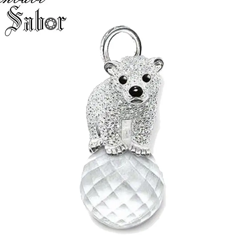 Женский кулон в виде полярного медведя серебряного цвета с кристаллами