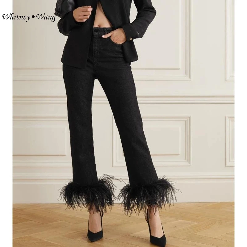 Женские джинсы с перьями весна 2022 | Женская одежда