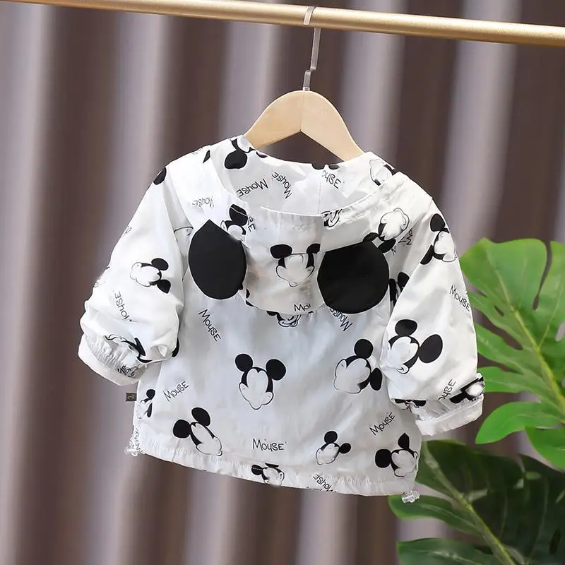 Детская куртка с капюшоном и мультяшным принтом весна осень 2021 топы для