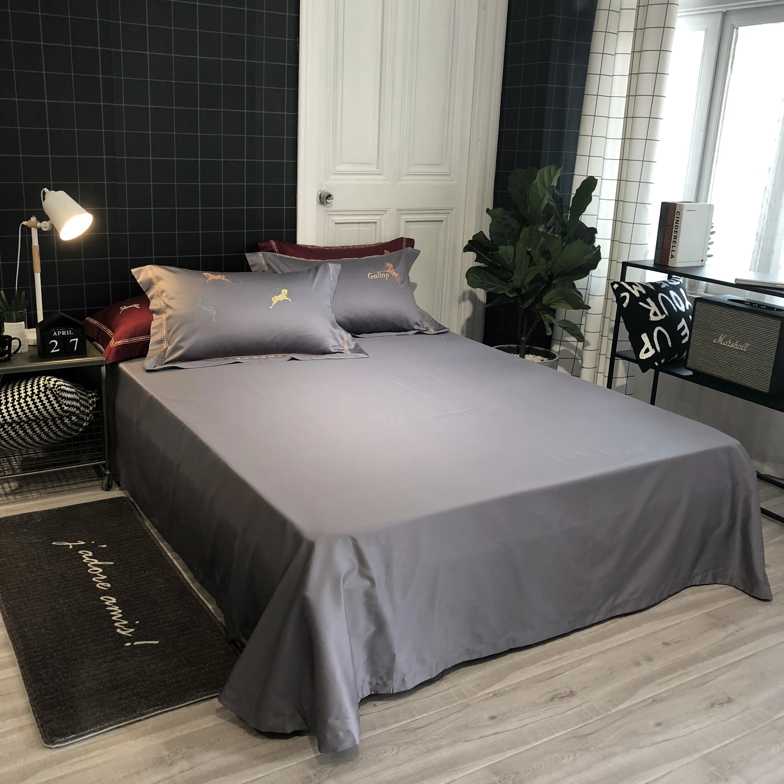 Роскошный комплект постельного белья из 4 предметов яркий красный пододеяльник