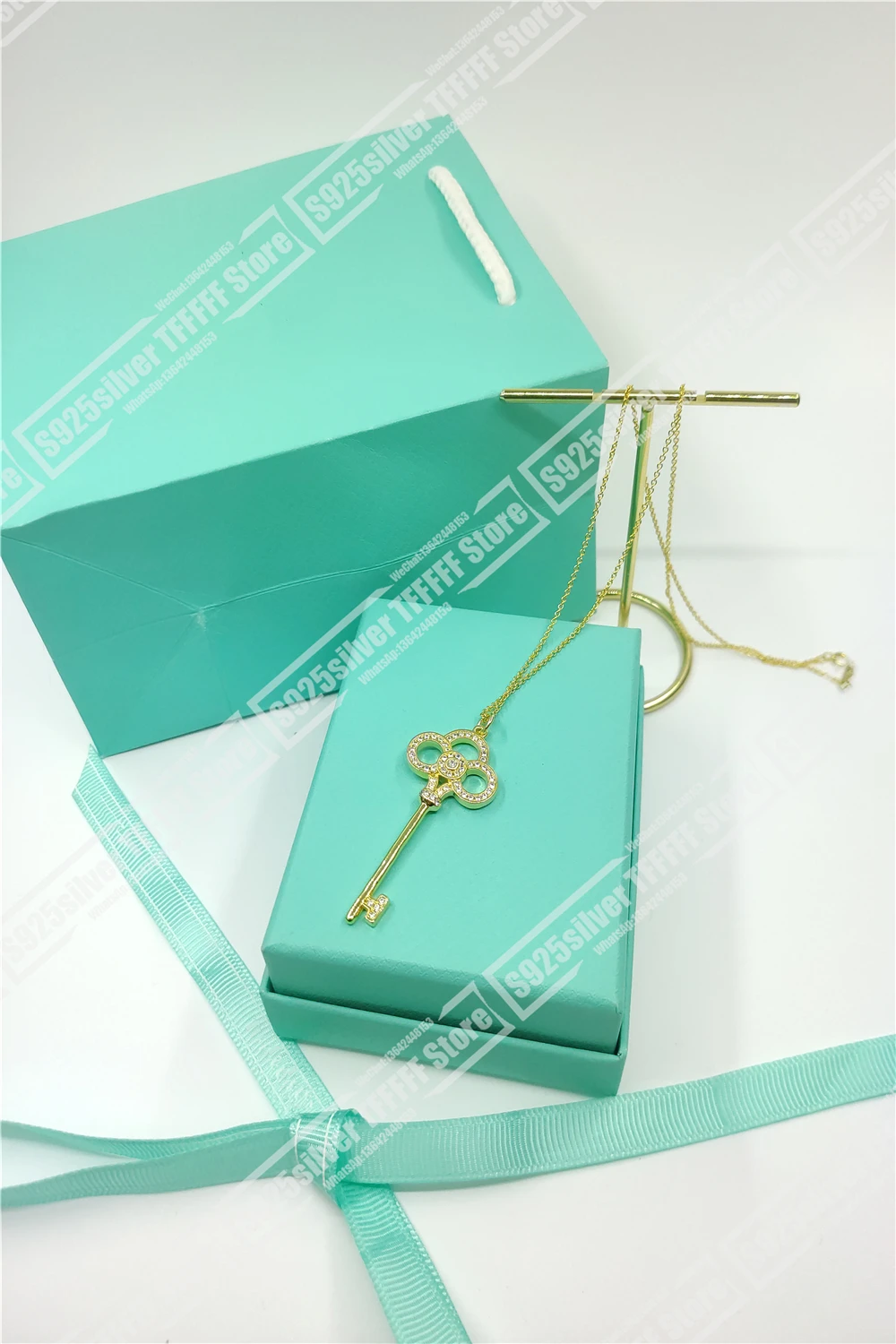 

Classic noble crown boutique key pendant necklace