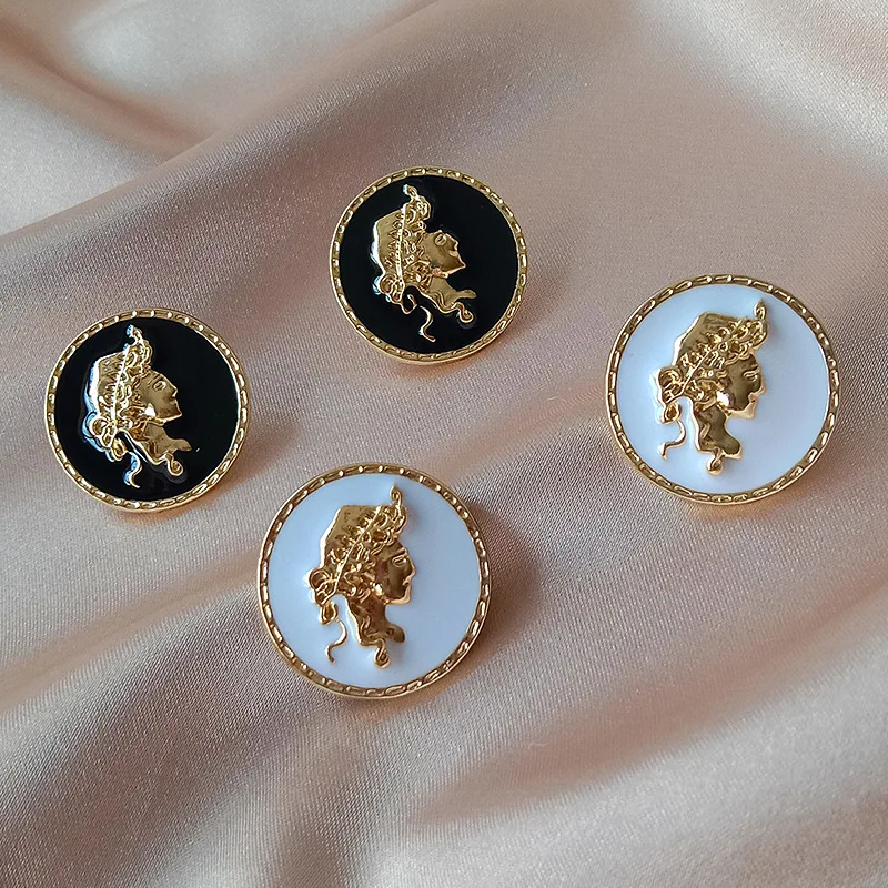 

Vintage Retro Style Portrait Badge 2020 New Design Stud Earrings For Women Black and White Fashion Stud Earrings